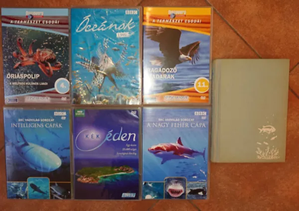 Szuper ajánlat 6 DVD a tengerek élővilágáról + ajándék könyv Cousteau-tól: Nagy fehér cápa, Kék éden, Intelligens cápák, Ragadozó madarak, Óriáspolip, Óceánokk (2.) + A csend világa